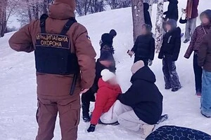 Під час патрулювання території парку «Відрадний» муніципали виявили жінку, яка потребувала допомоги