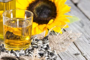 Як російські удари по олійних заводах вплинуть на вартість олії? Прогноз експертів