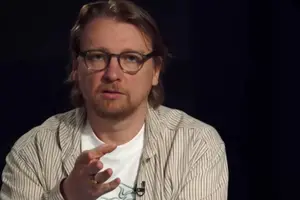 Петров обіймає посаду провідного фахівця відділу з питань комунікацій та інформаційних технологій ДУ «НВМК»