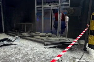 У Дніпровському районі вибуховою хвилею пошкоджено багатоповерхівку