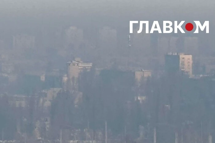 У Києві смог через пожежі після обстрілів: влада дала поради