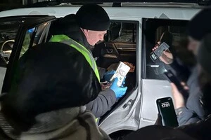 Жінка вимагала та отримала від приватного підприємця гроші за пришвидшення видачі результатів експертизи щодо відповідності дезінфектора встановленим нормам