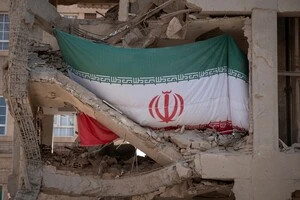 Іран пригрозив руйнівною відповіддю, якщо США націляться на його керівництво