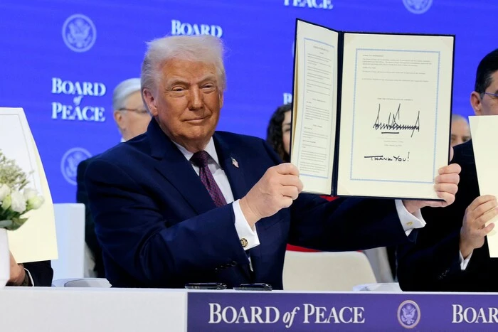 Трамп офіційно представив «Раду миру» в Давосі: список країн-учасниць