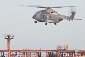 Французький вертоліт перехопив підсанкційний танкер