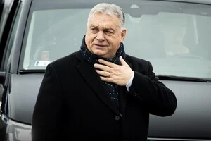 Під час виступу в Давосі Зеленський заявив, що «кожен Віктор, який жив на гроші Європи і намагається продавати європейські інтереси заслуговує на потиличник»