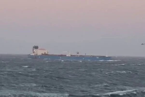 Французькі військово-морські сили перехопили в Середземному морі нафтовий танкер, що прямував з Росії