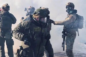 Федеральні агенти застосували сльозогінний газ і світлошумові гранати