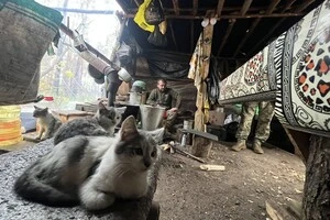 На позиціях бійцям часто бракує води, її доставляють дронами 