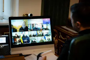 Міністр внутрішніх справ доповів Зеленському щодо забезпечення пунктів обігріву, гарячого харчування, мобільного звʼязку