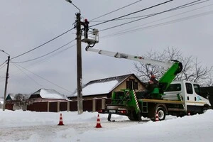 Падіння дерев та обриви проводів стають причиною знеструмлень