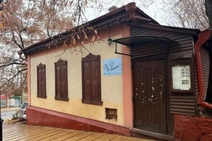 Такий вигляд кафе «Під липою» мало восени 2025 року