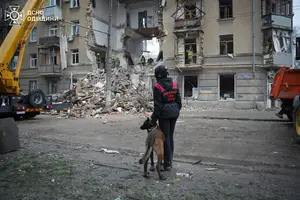 Рятувальники продовжують розбирати завали та обстежувати пошкоджені конструкції