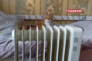 Складною залишається ситуація в окремих будинках Деснянського району, де систему теплопостачання доводиться запускати вже втретє