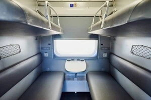 «Укрзалізниця» роз’яснила, чи мають пасажири з верхніх полиць право на нижні