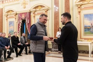 Зеленський відзначив державною нагородою енергетиків ДТЕК за підтримку енергосистеми