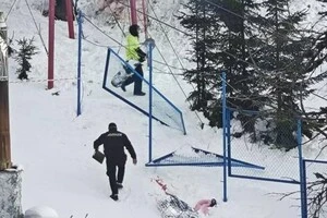 28-річна лікарка загинула під час підйому на витягу, впавши і вдарившись об металеве огородження