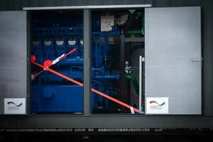 Берлін передав перші установки для децентралізованого живлення Києва