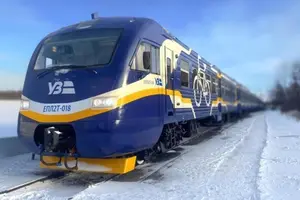 Пасажирів усіх вечірніх поїздів компанія довозить автобусними трансферами