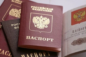 Канада припинила видачу віз на території Росії