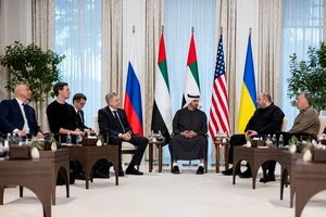 Президент ОАЕ Мохамед бін Заїд Аль Нахайян приймає голів делегацій, що беруть участь у тристоронніх переговорах між США, Росією та Україною