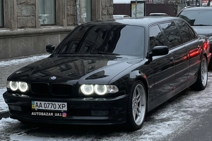 В Україні виставлено на продаж унікальний BMW із джакузі