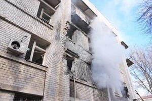 Тривога триває. Будьте в укриттях.