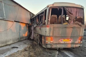 Безпілотник поцілив поряд з транспортним засобом