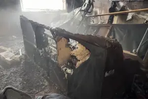 Дрон атакував багатоповерхівку в Сумах