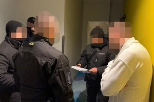 Правоохоронцю повідомлено про підозру у перевищенні влади в умовах воєнного стану, що заподіяло істотну шкоду