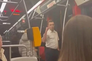 Водій трамвая у Чехії вдарив українця та вигнав його родину з транспорту