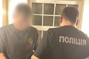 Під час передачі «авансу» у розмірі $5 тис. від одного з «клієнтів», слідчі затримали організатора схеми 