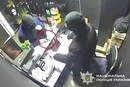 У Києві продавець і його спільник інсценували напад на тютюнову крамницю