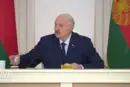 Лукашенку принесли снюс під час наради з урядом