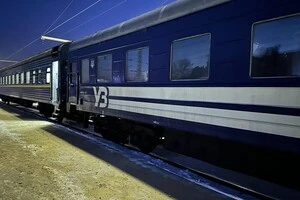 «Укрзалізниця» зупиняла низку поїздів у безпечних зонах під час маневрів БПЛА