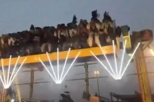 В Індії впав атракціон разом людьми 
