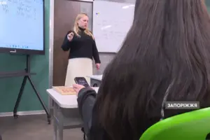 Аліна розповіла, що отримала повідомлення вранці під час уроку і одразу звернулася до правоохоронців