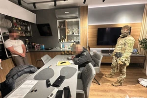 За даними слідства, начальник продовольчої служби діяв у змові з директором підприємства-постачальника продуктів для ЗСУ