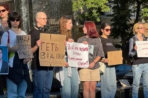 Зазначається, що мінімальний приріст став можливим завдяки згуртованості суспільства, зокрема під час протестів проти фактичної ліквідації НАБУ та САП