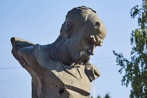 Розстріляне окупантами погруддя Тараса Шевченка у Бородянці