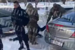 Працівники ТЦК у Хмельницькому повалили чоловіка під час перевірки