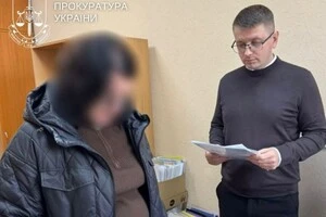 За даними слідства, жінка встигла нарахувати собі майже 2 млн грн