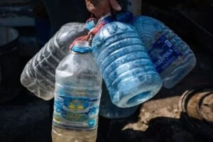 У КМДА додали, що рекомендована добова норма на одну людину становить 3 літри питної та 10–12 літрів технічної води