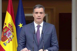 Прем’єр Іспанії звинуватив Ілона Маска у руйнуванні психіки підлітків