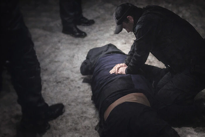 У Києві під час затримання помер чоловік. Поліцейські показали відео з нагрудних камер