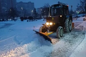 Комунальники запевняють, що на автошляхах працює 216 одиниць спецтехніки