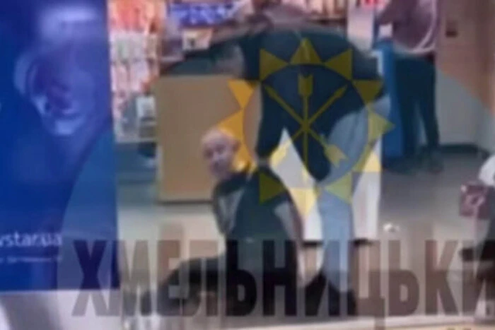 Хмельницький: відвідувач поранив охоронця торгового центру – реакція поліції