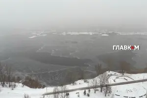 В Україні, крім заходу, пориви вітру 15-20 м/с, в більшості північних та Вінницькій областях вночі та вранці хуртовини