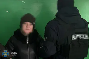Під час обшуків у затриманої вилучено два мобільні телефони, за допомогою яких вона накопичувала розвіддані й контактувала з ФСБ