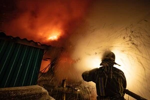 Собянін відзвітував про нібито знищення 18 дронів, а на місця падіння уламків постійно виїжджали фахівці екстрених служб